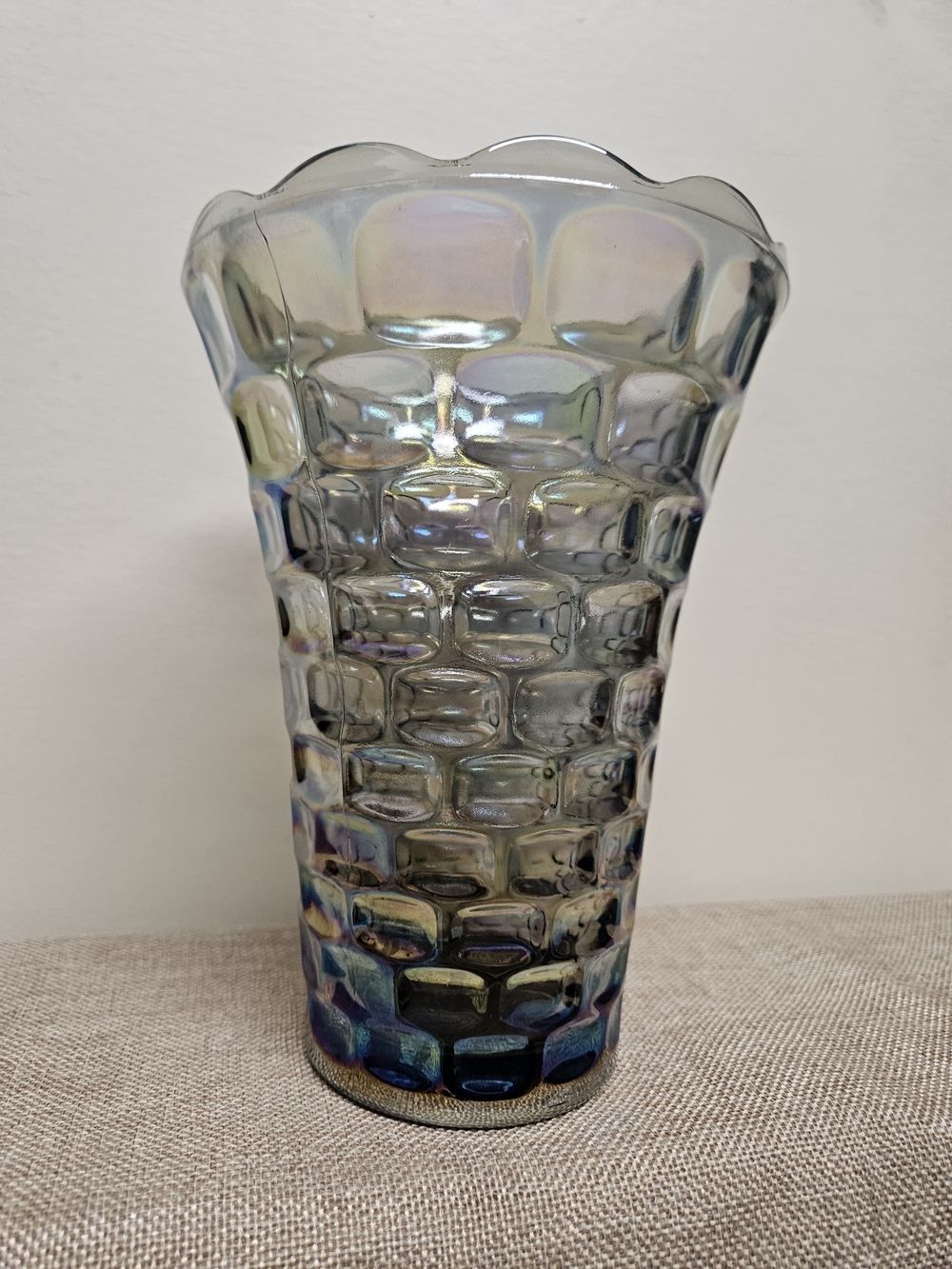 Federal Glass Yorktown Sundown Iridescent Glass Vase